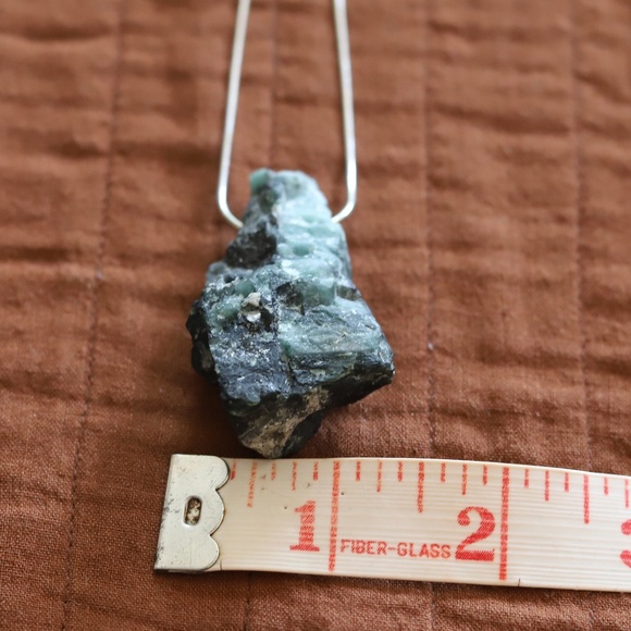 Raw emerald and mica semi precious stone/rock on long silver chain. NWT - Picture 9 of 10